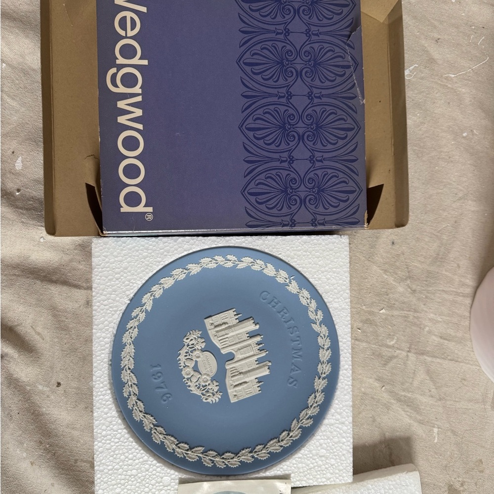 Wedgwood Blue Christmas Plate 1976